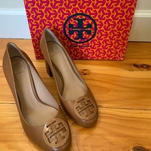 Tory Burch Logo Heels sz 9 NWT